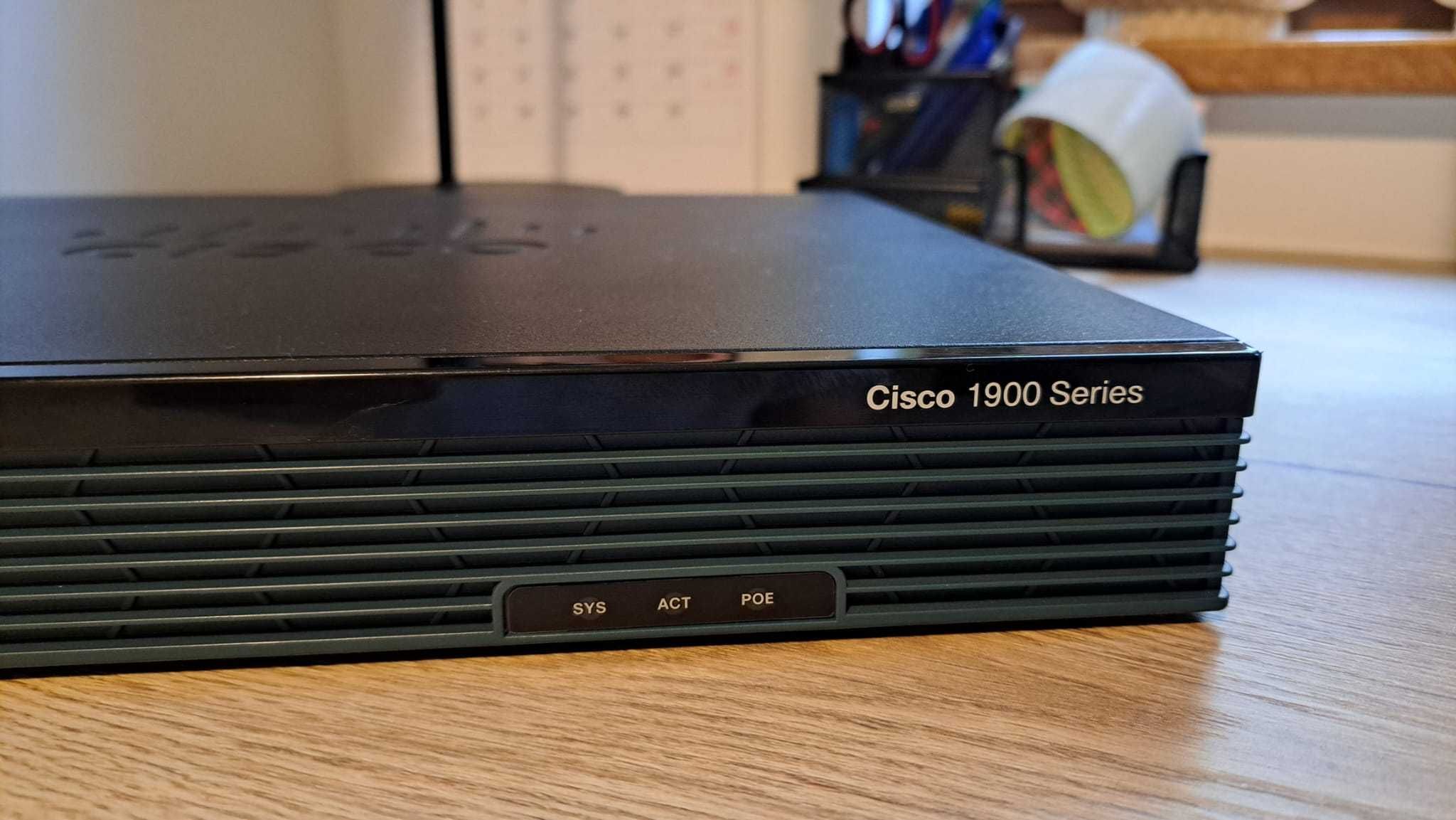 Router CISCO 1921 24G