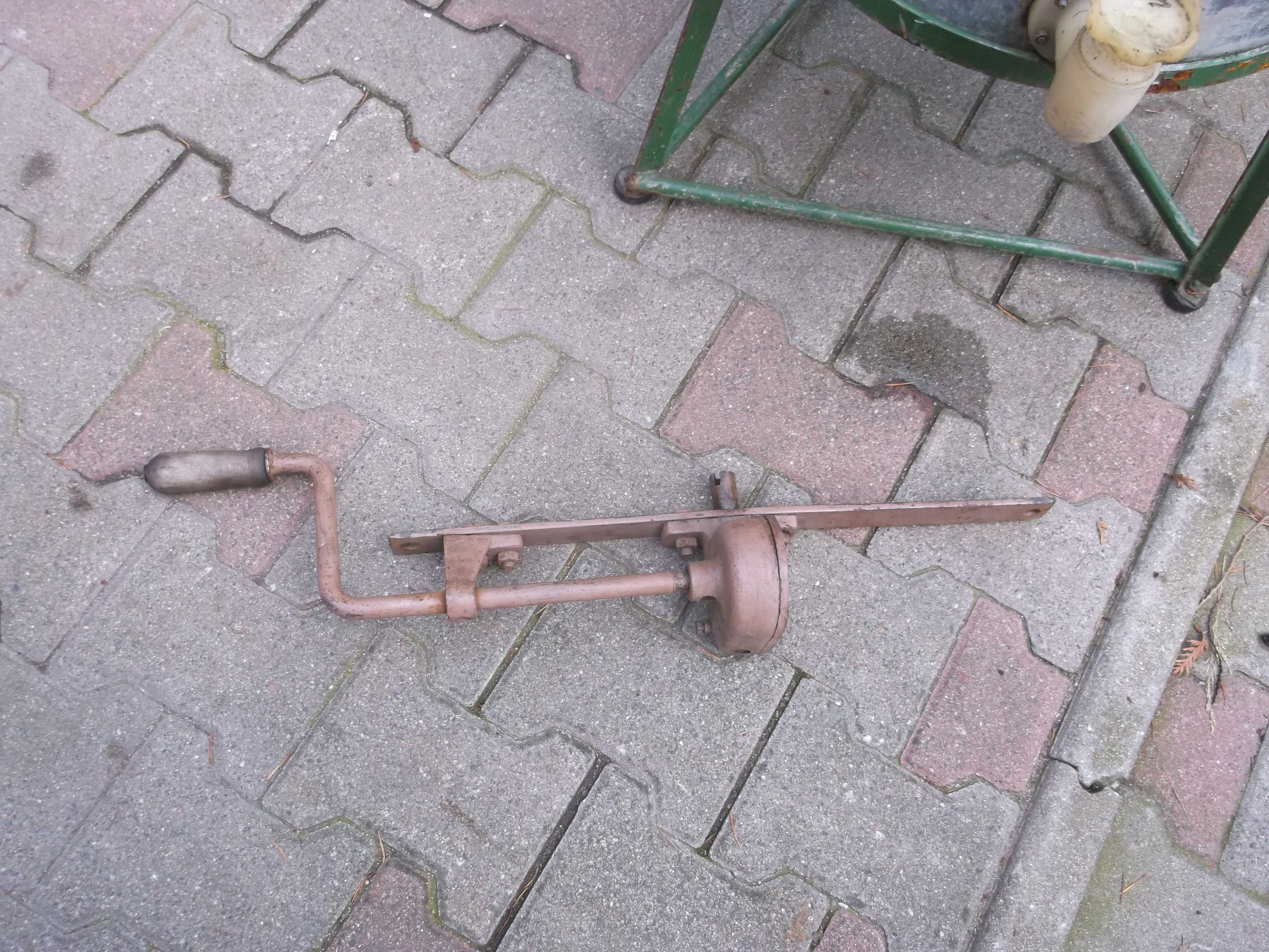 miodarka ręczna do miodu z epoki prlu