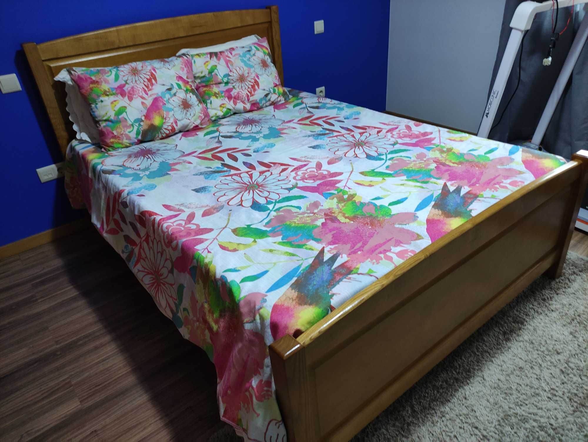 Móveis de quarto de casal! Cama com estrado e colchão!