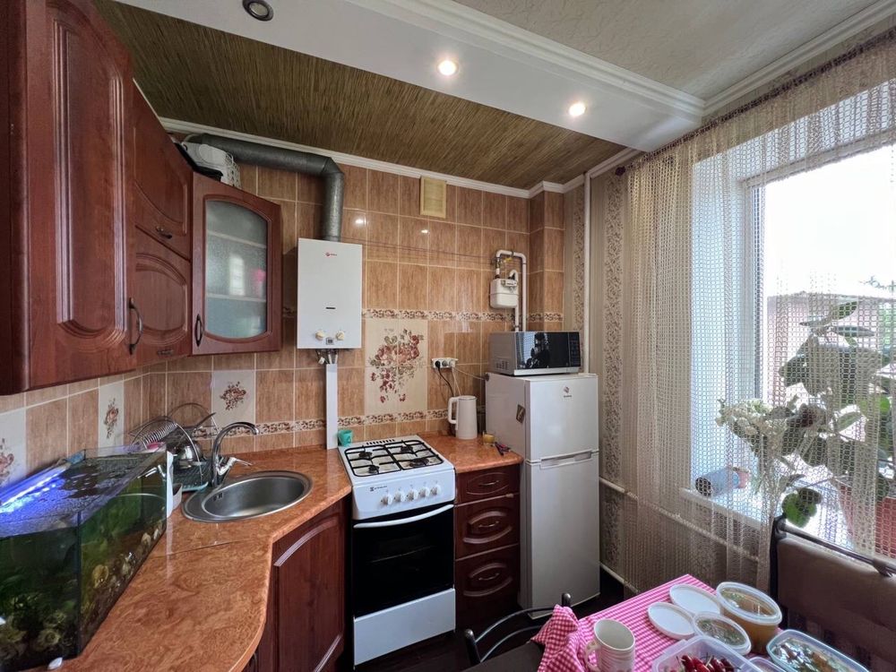 Продаж 2к по вул. Артилеристістів. Карачуни
