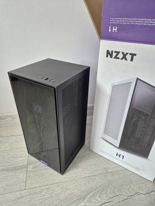 mini-ITX корпус NZXT H1 Black з блоком живлення NZXT 650W GOLD +райзер