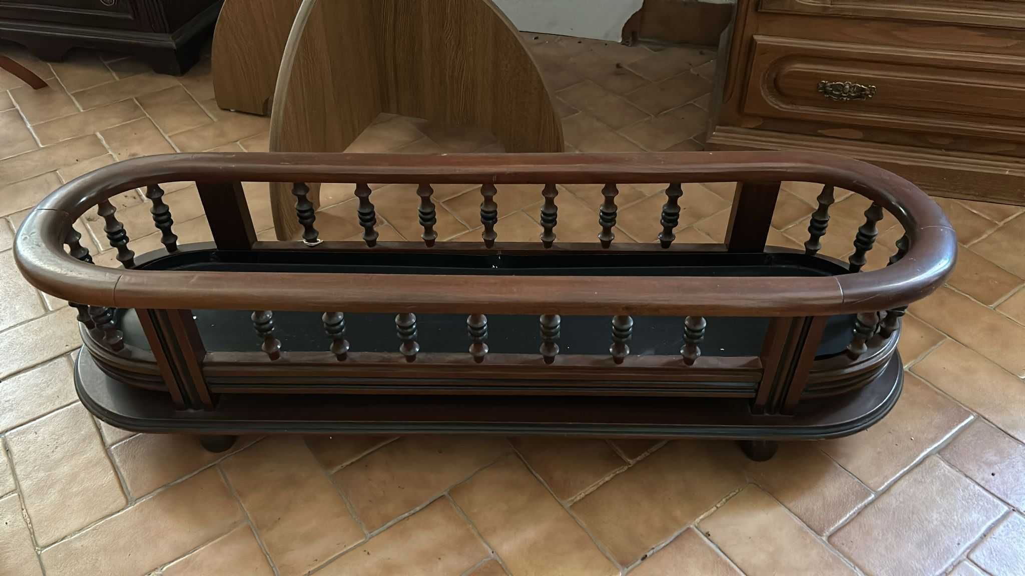 Vendo Floreira oval em madeira
