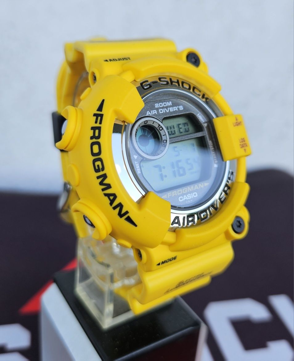 DW-8250Y-9T Frogman Man In Yellow vintage-G Casio G-shock 1998