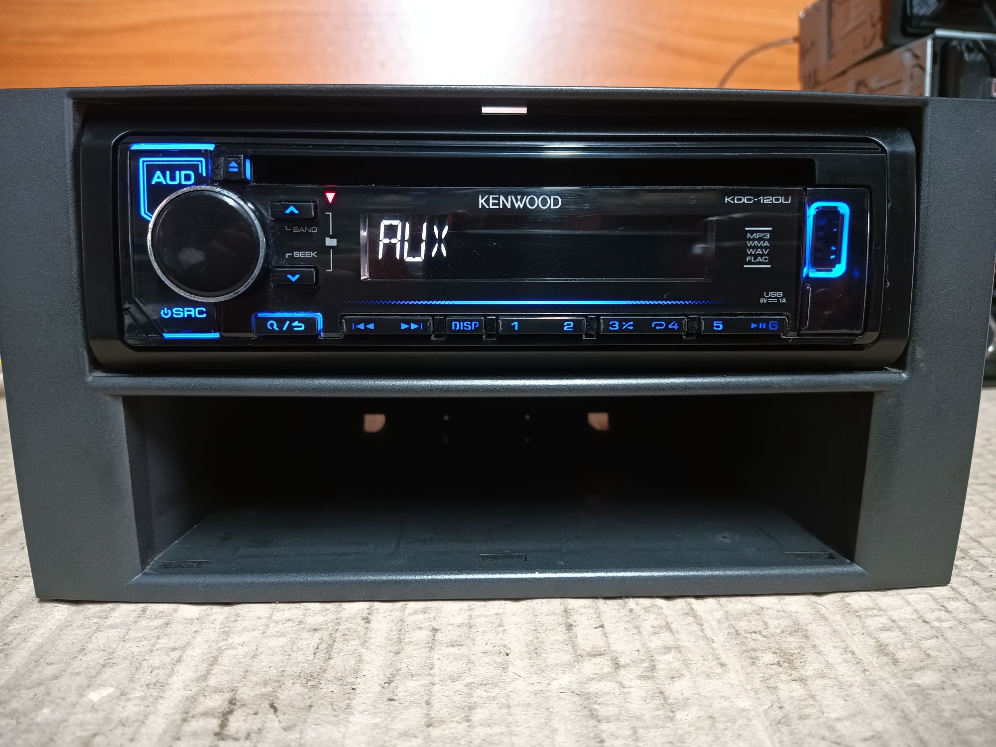 Автомагнітола KENWOOD KDC-120UB USB, AUX