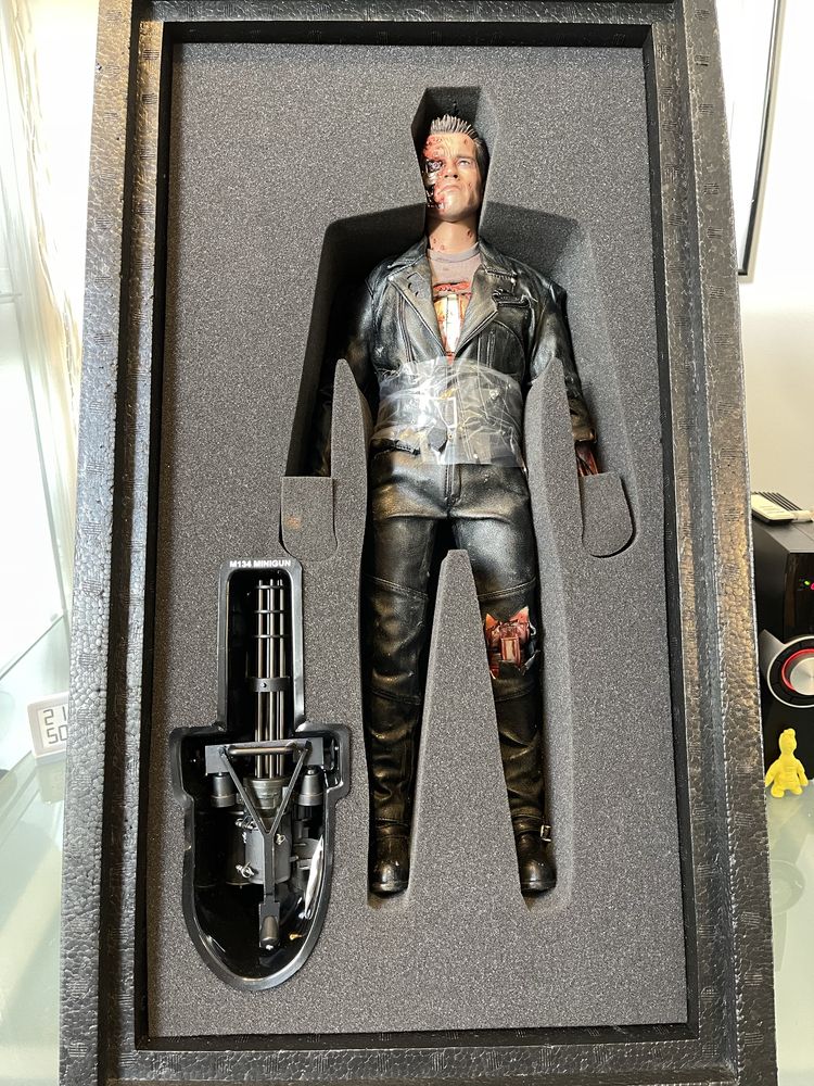 Фигурка 1/4 Enterbay Terminator 2 battle damaged тип hot toys