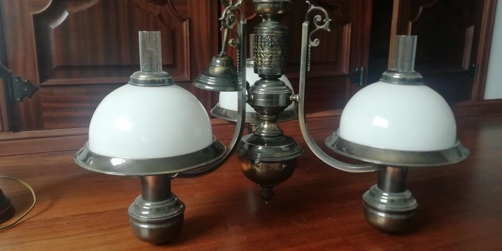 Conjunto de 3  candieiros um de tecrone 2 de. Mesa de cabeceira