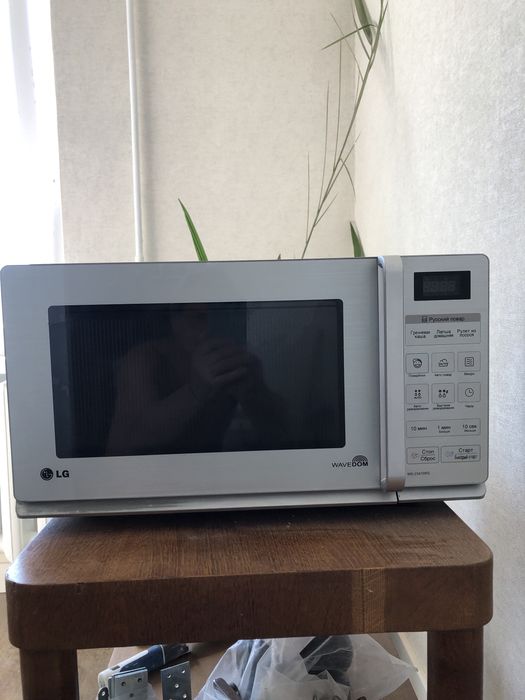 Продам микроволновую печь LG, в отличном состоянии.