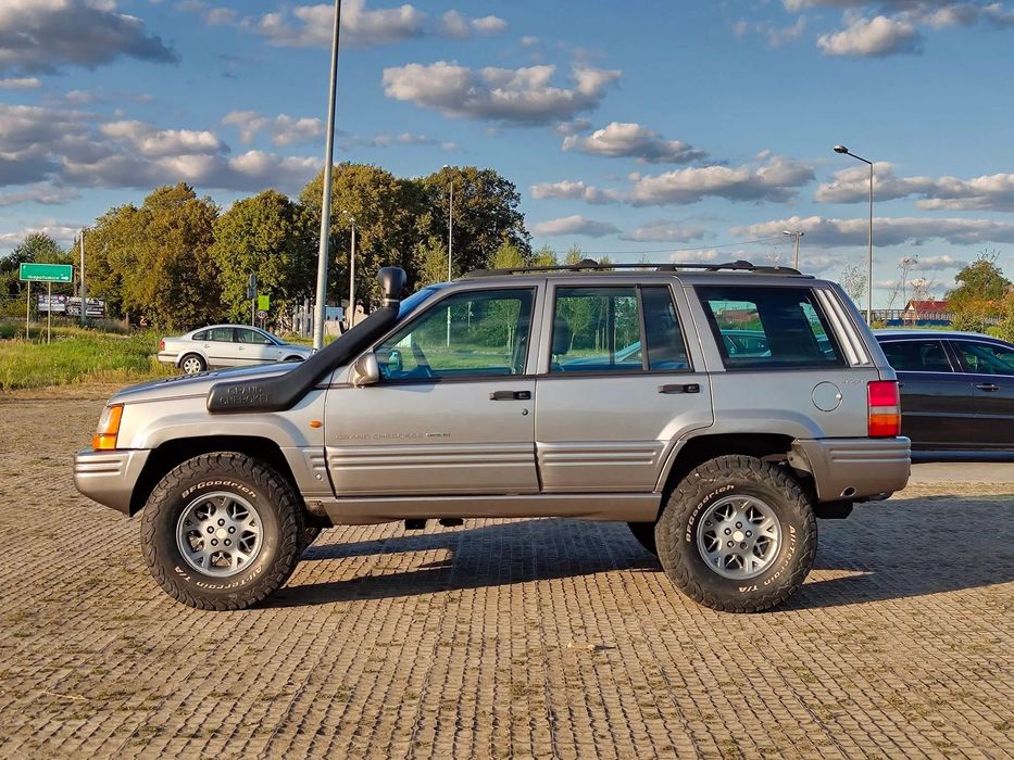 Jeep Grand Cherokee ZJ(ZG) 5.9 Niner lift 3.5" koła 33" reduktor NP242 butla LPG pod autem