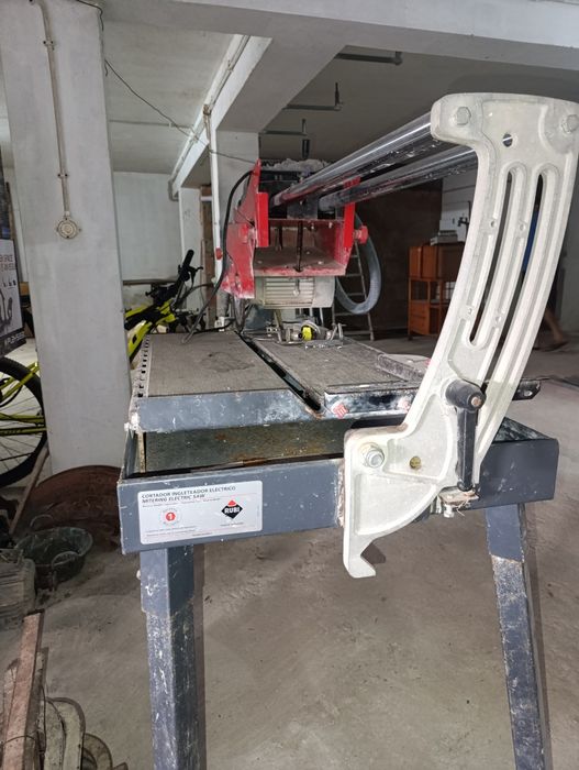 Máquina de corte á água