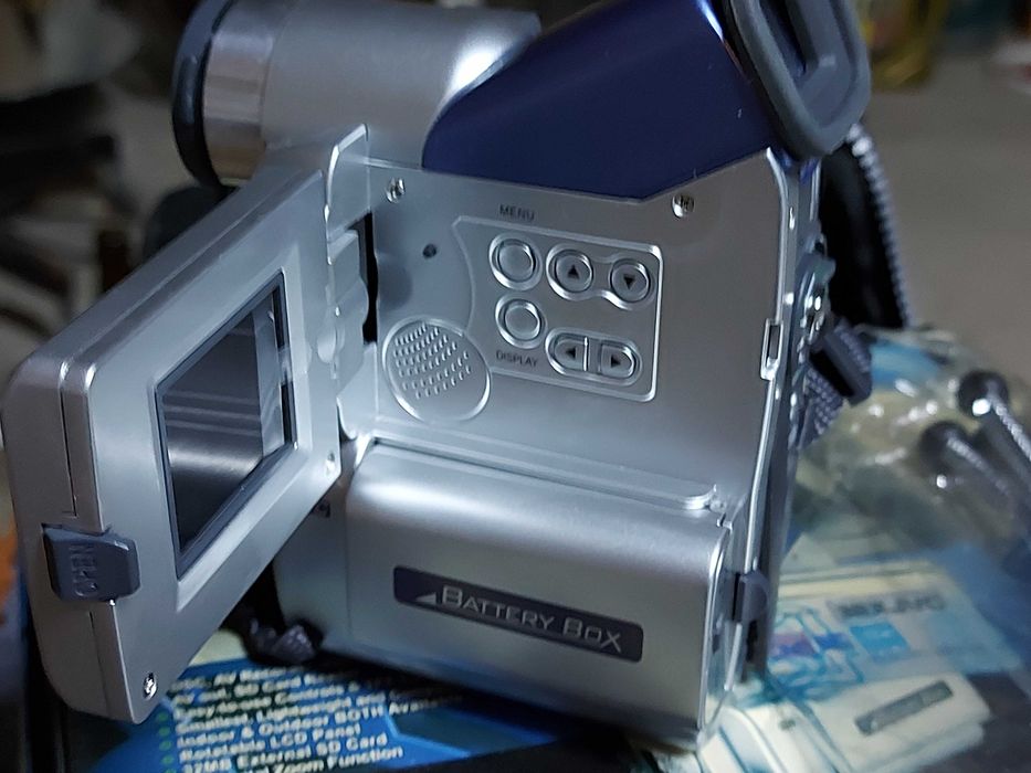 Видео камеру JVC