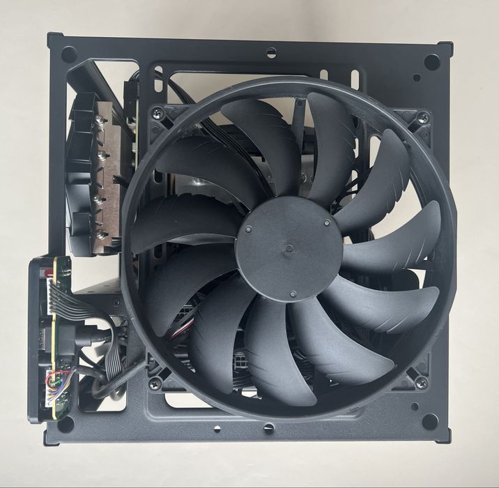 Komputer Gamingowy - RTX 2060 SUPER, AMD RYZEN 7 3700X, 16 GB RAM DDR4