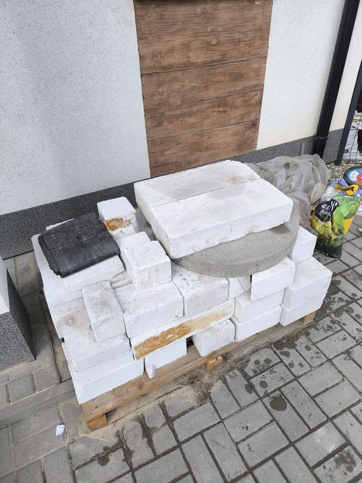 Oddam za darmo resztki bloczków komórkowych + pokrywa studzienki