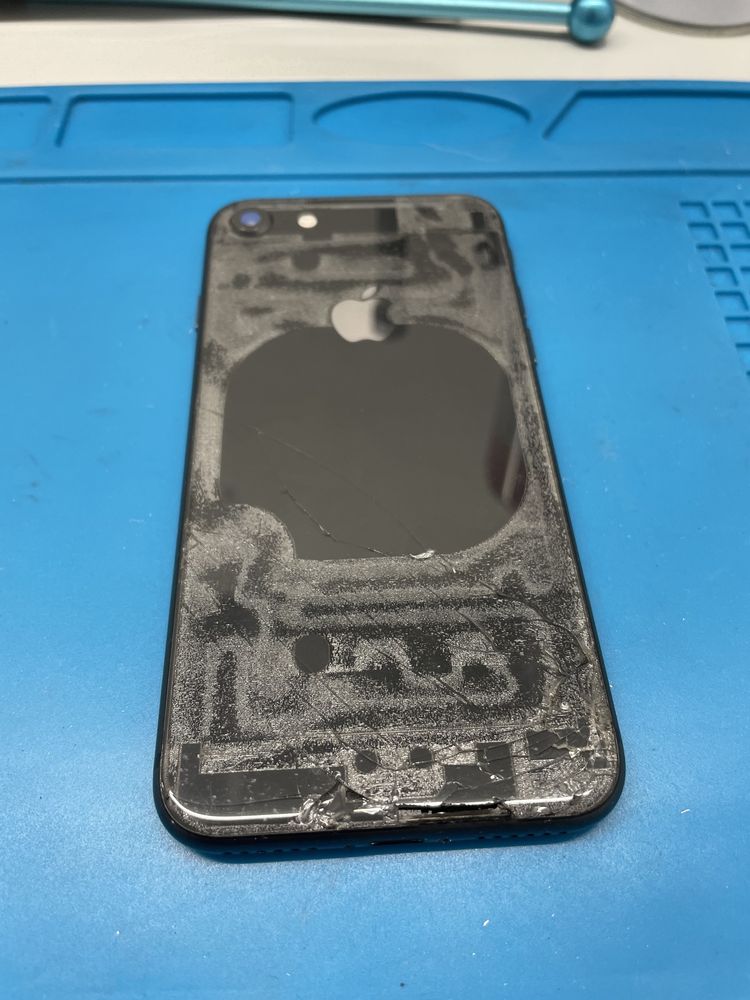 Reparação ecrã, bateria e vidro traseiro iPhone