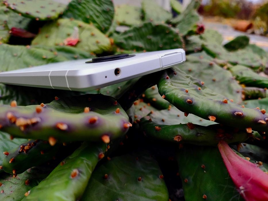 Ексклюзивний смартфон Sharp AQUOS R8 (2sim,STD-810,4570ma,6.4" 240гц)