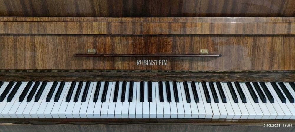 Pianino Rubinstein w pełni sprawne.