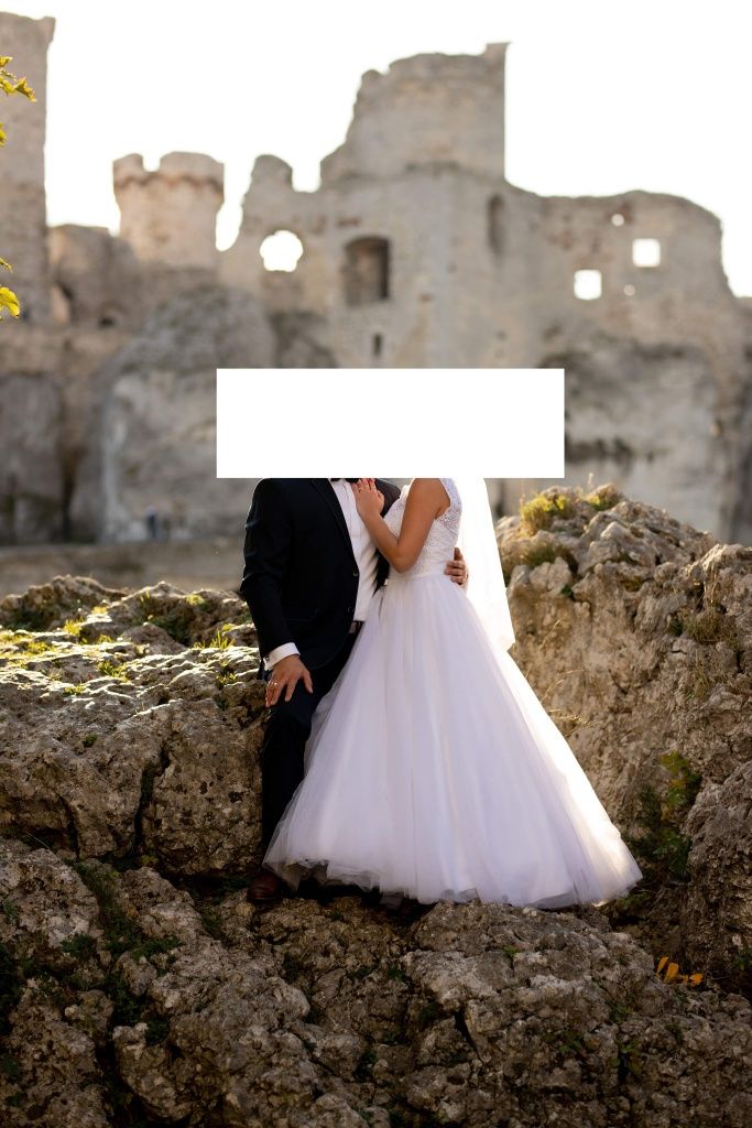 Biała suknia ślubna mieniąca się brokatem S/M