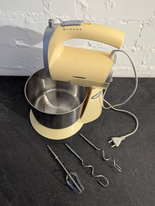 Кухонний міксер з чашою тістоміс