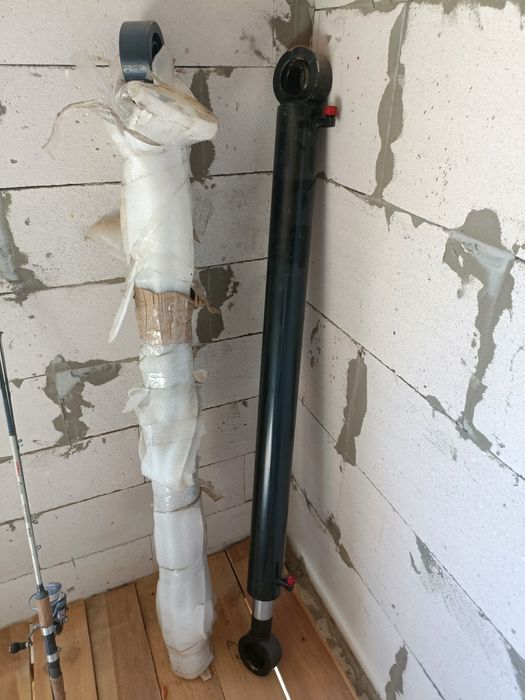 Гідроциліндр до маніпулятора , трактора , ковша ,ескаватора