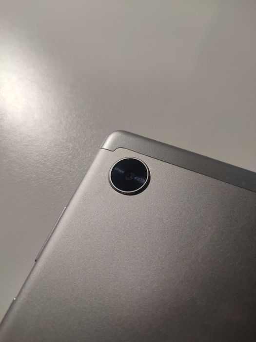Tablet Lenovo M10 + skórzane etui z klawiaturą magnetyczną bluetooth