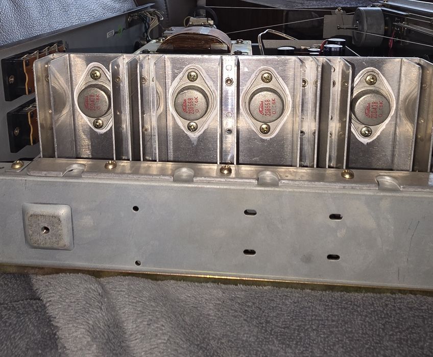 amplituner Akai AA-1030