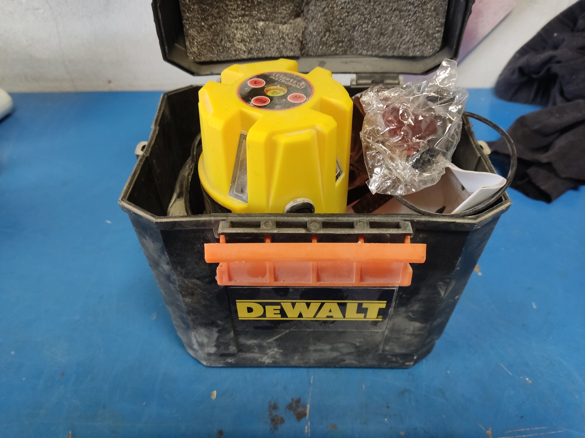 Лазерний рівень DEWALT DW077K