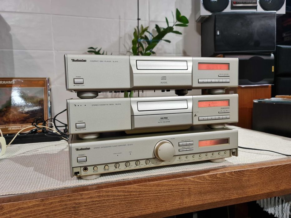 Аудіостійка класу HiFi  Technics SA-E10+RS-E10+SL-E10
