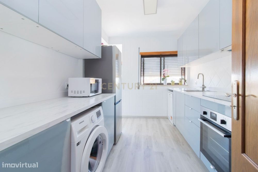 Apartamento Renovado T3 em Marinha Grande - Perto da Praia e Centro