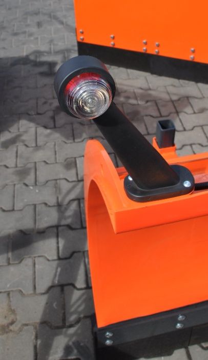 Pług komunalny prosty 2,6m oświetlenie Metal-Technik