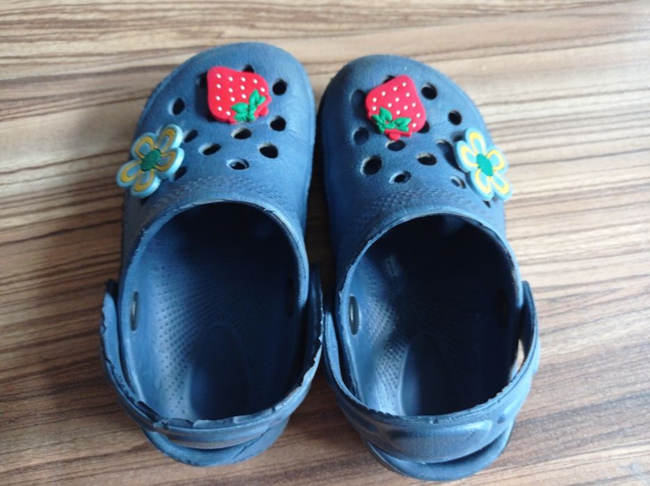 Buty dziewczęce typu Crocs
