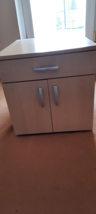 Szafka nocna w bardzo dobrym stanie
