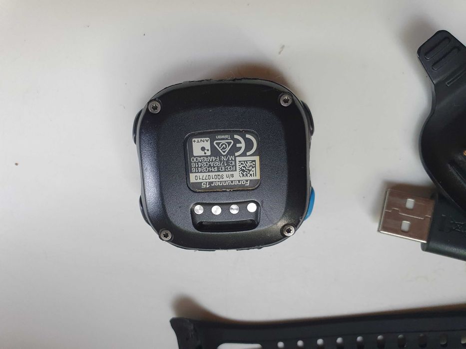 Часы наручные Garmin Forerunner 15. Без ремешка.