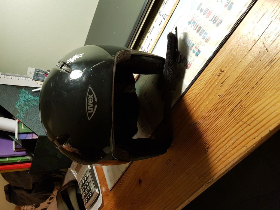 Kask narciarski UVEX