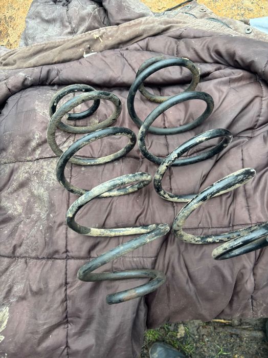 Передні пружини Пріора