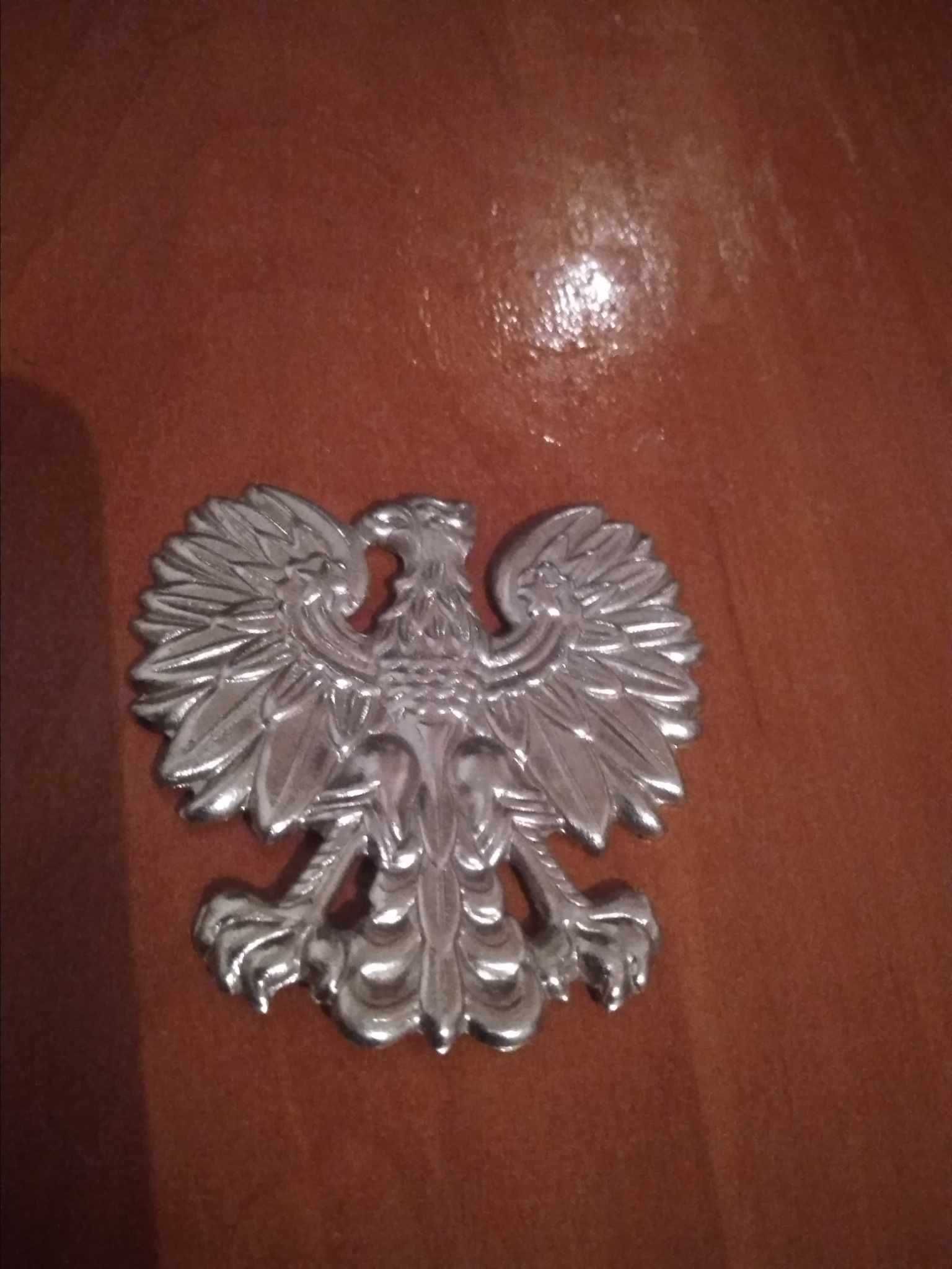 Aluminiowy orzełek z czapki wojskowej prl