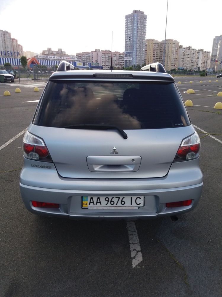 Продам (терміново)власний автомобіль Mitsubishi Outlander