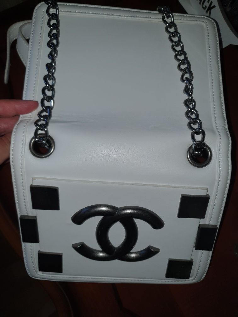 Продам стильную новую сумку Chanel