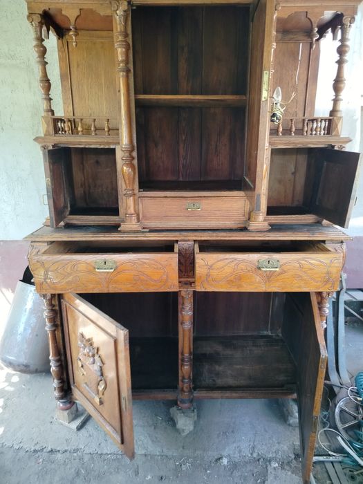 Сервант старый дуб + сосна.