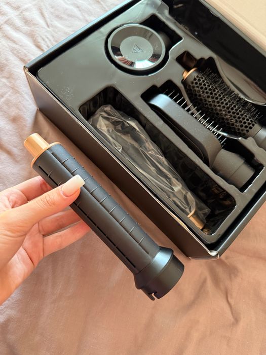 Фен з насадками для укладання