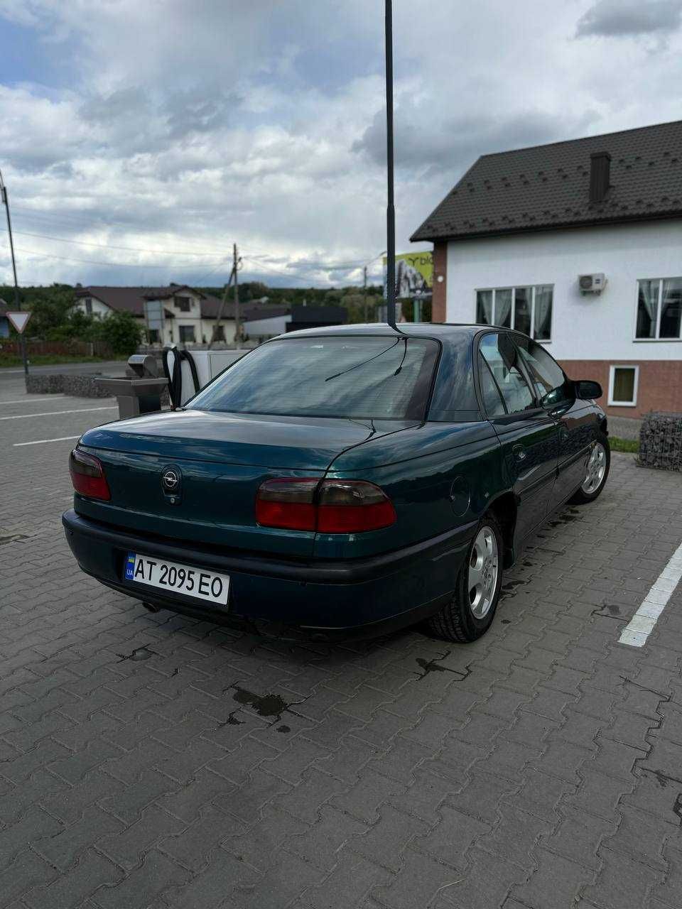 Opel Omega B [ 2.0+газ ]