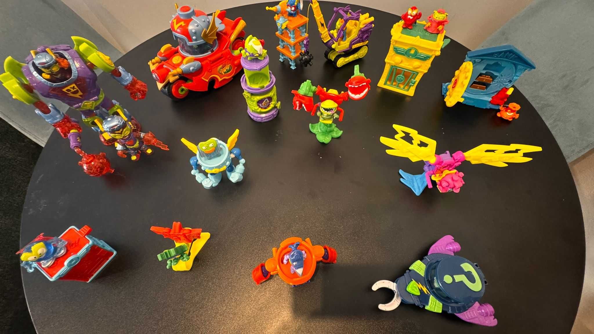 Pojazdy, bot, figurki Zings