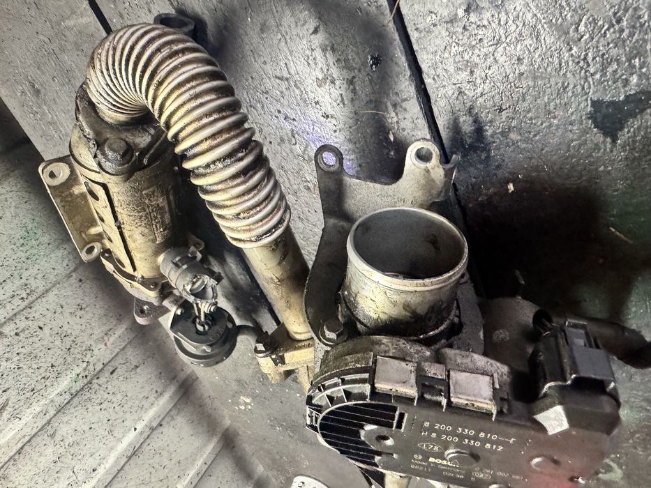 Дросельна заслінка Renault Laguna III Trafic Opel Vivaro 2.0 dci