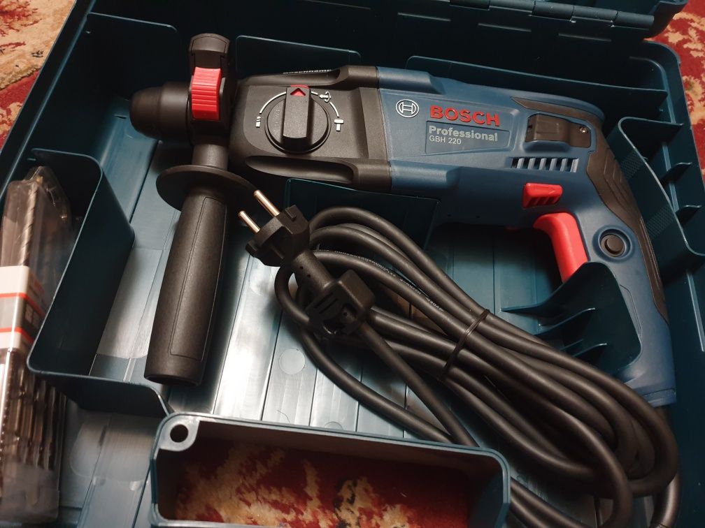 Перфоратор Bosch GBH 220