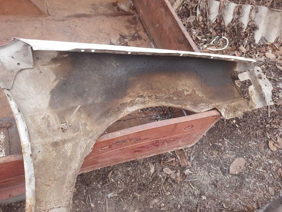 Переднее крыло Toyota Corolla e80