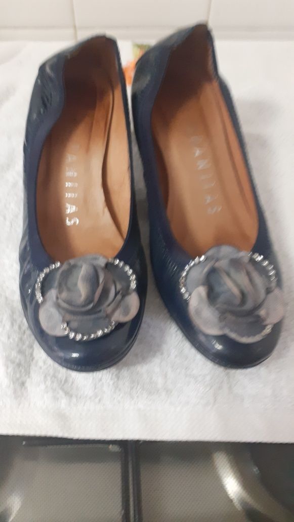 Sapatos hespanitas verniz azul com aplicações n37