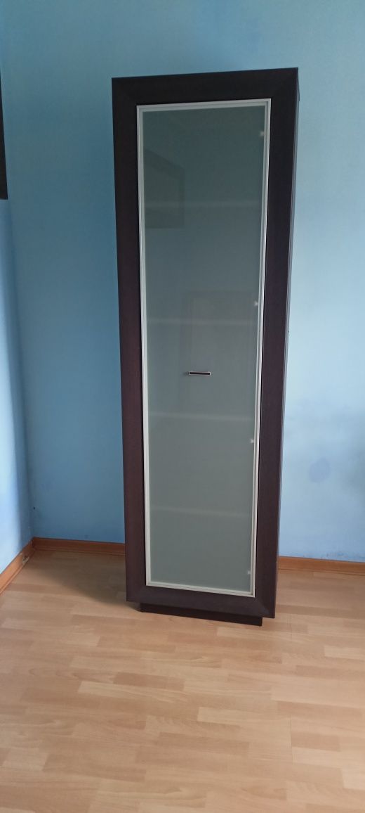 Witryna z szybą do pokoju