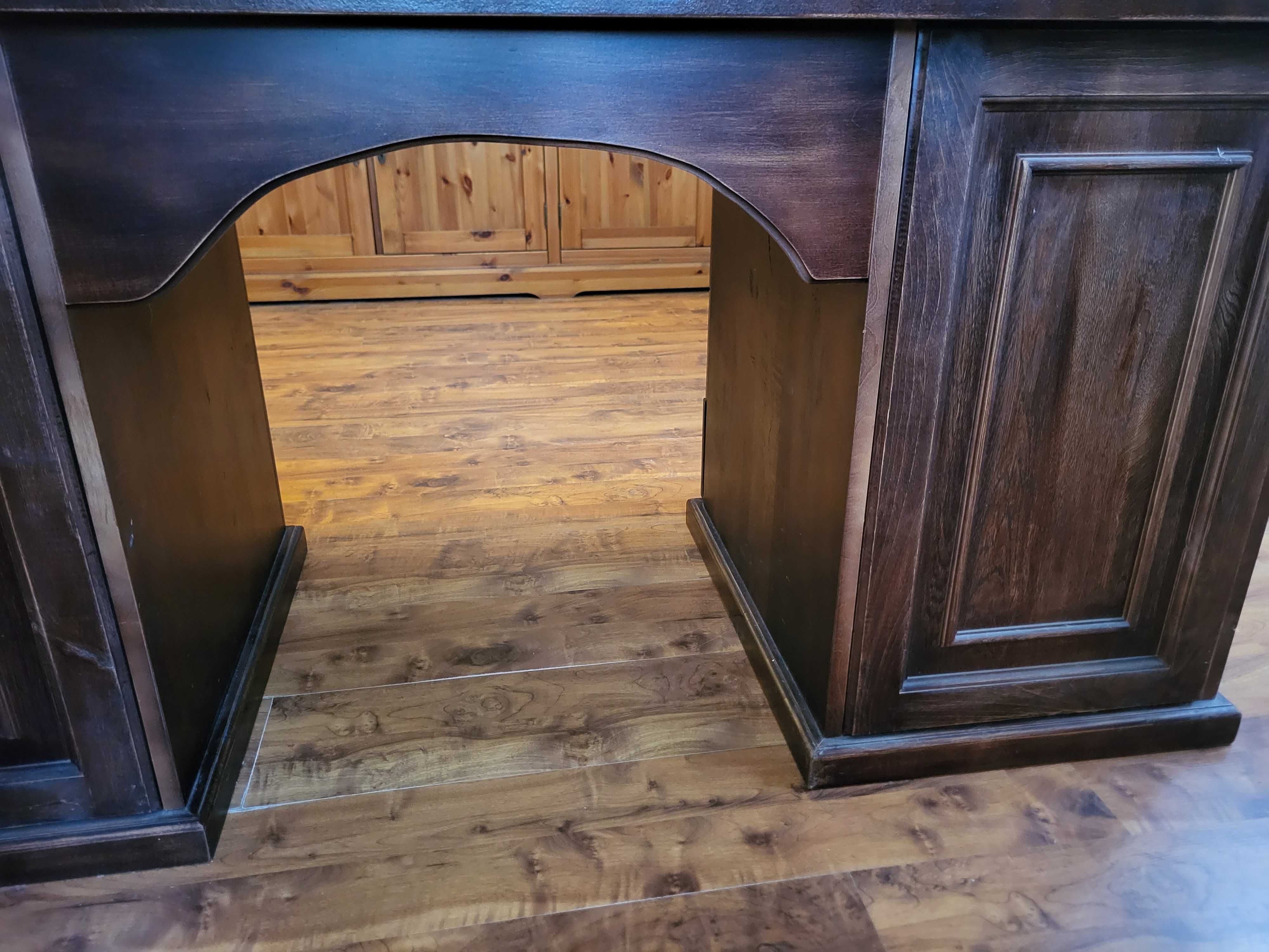 Drewniane ciemnobrązowe biurko