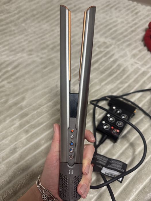 Продам Dyson вирівнювач, в користуванні недовго