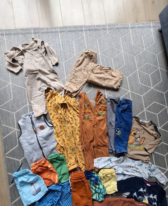 Paka ubrań rozm 74-86 różne dresy,pajace,gratisy,ponad 70szt ubrań