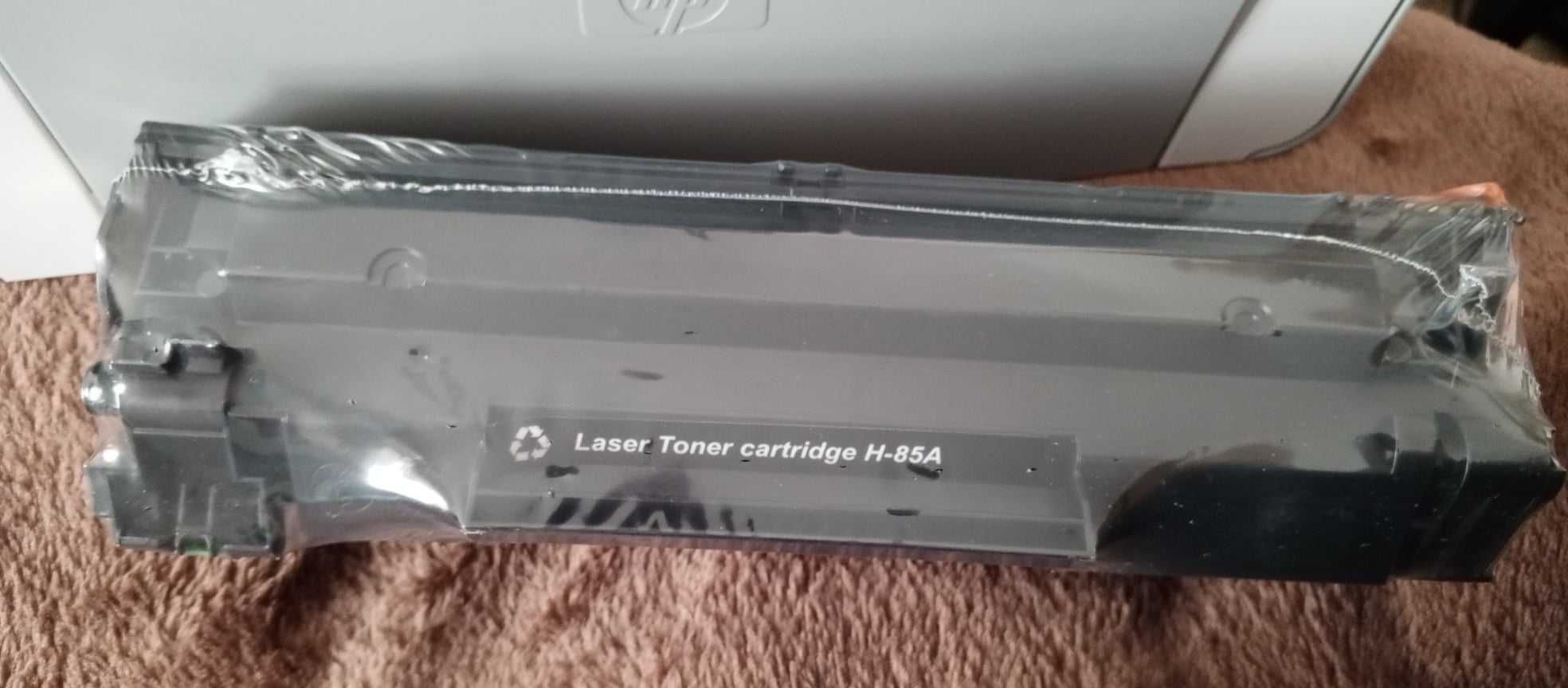 Drukarka laserowa p1102 plus kabel zasilający i usb kabel i nowy toner