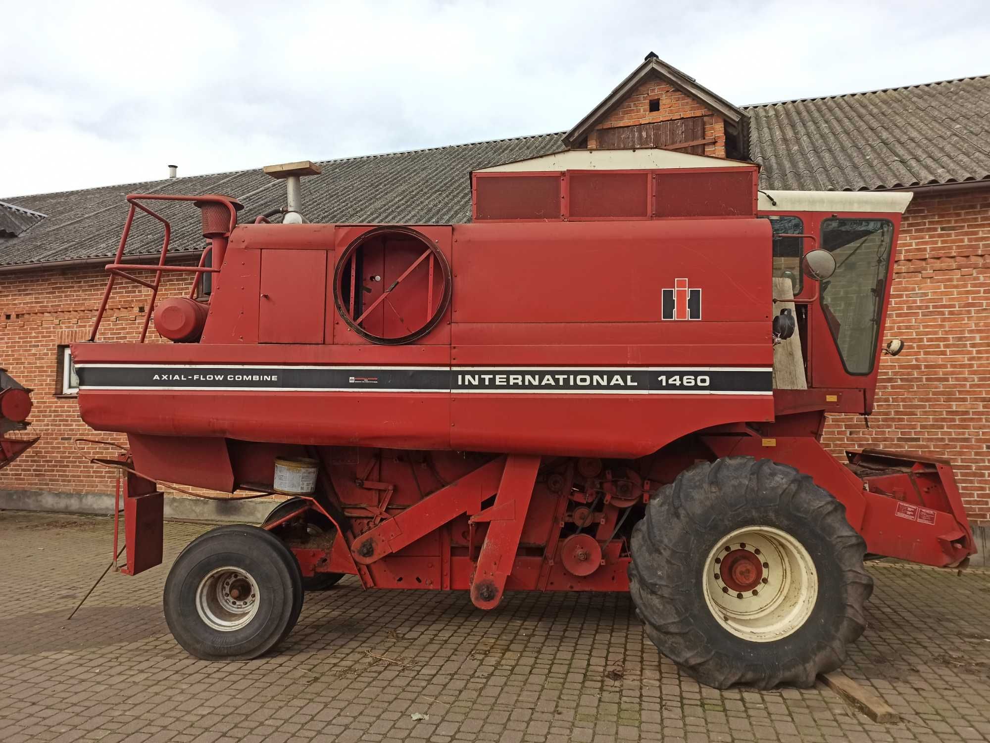 Kombajn zbożowy Case International 1460 Axial Flow